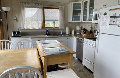 York Beach Cottage | Oceanfront 2 bedroom Cottage at Nubble Lighthouse