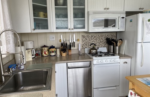 York Beach Cottage | Oceanfront 2 bedroom Cottage at Nubble Lighthouse