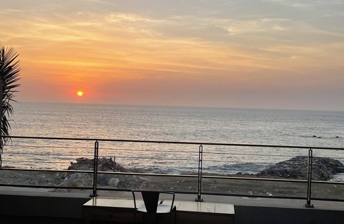 Dakar House | Oceanfront 2-bedroom townhome with beach and pool access in fabulous Mermoz