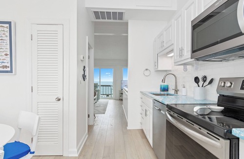 Emerald Isle House | Oceanfront 2 BR Duplex East w/Stunning Views, Sundeck, Balconies & Easy Beach