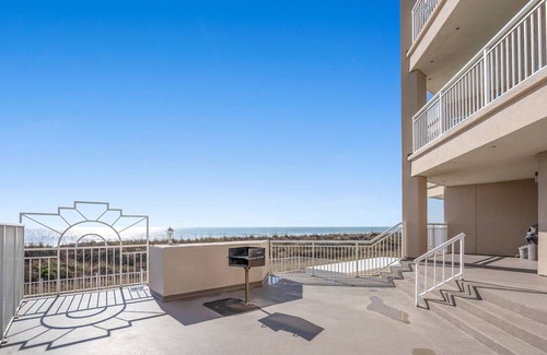 North Myrtle Beach Condo | Oceanfront 2 bedroom condo w/beautiful views, workout room, pool, easy beach access