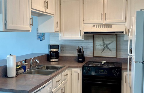 North Carolina Coast Condo | 🧜♀️Oceanfront 2BR 2Bath condo, private beach access, perfect location!🧜♀️