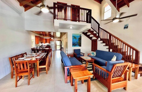 Caye Caulker Apartment | Oceanfront 3 bed/3 ba Penthouse Velento#1 private dock/pool/free paddleboards