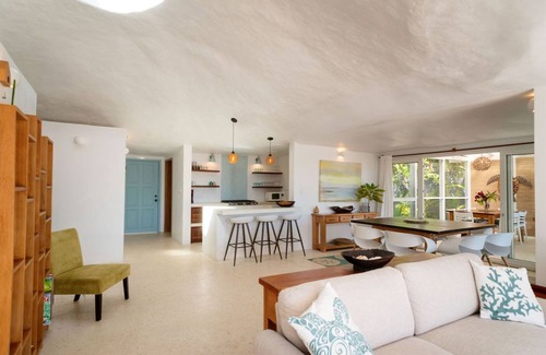 Placencia House | Oceanfront 4 Bedroom Bungalow with Pool and Staff-Belize Gold Standard Approved