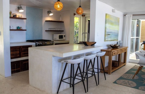 Placencia House | Oceanfront 4 Bedroom Bungalow with Pool and Staff-Belize Gold Standard Approved