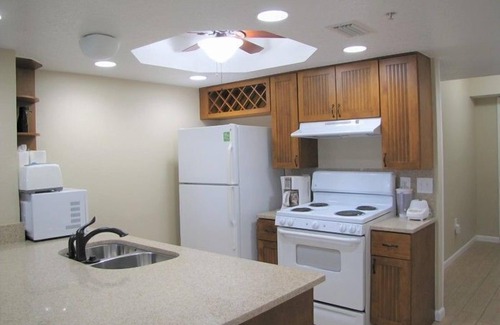 Cocoa Isles Condo | Oceanfront Accessible Condo w/Balcony