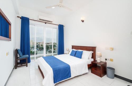 Mount Lavinia Apartment | Oceanfront apartment with beach access