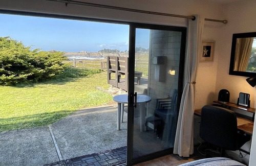 Caspar House | OCEANFRONT, BEACH & Coastline Views, Large Home, Lots of Windows, Amenities