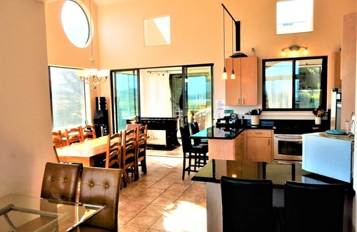 Caspar House | OCEANFRONT, BEACH & Coastline Views, Large Home, Lots of Windows, Amenities