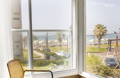 Haifa Apartment | Oceanfront Beach House W Jacuzzi ג׳קוזי על הים