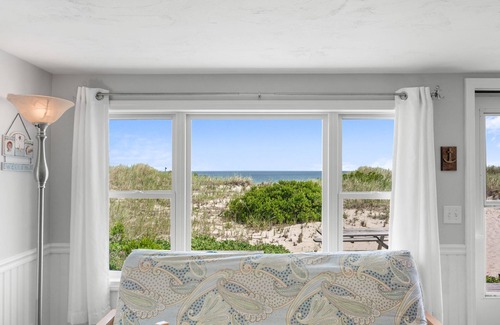 East Sandwich Cottage | Oceanfront Beach Cottage on East Sandwich Beach