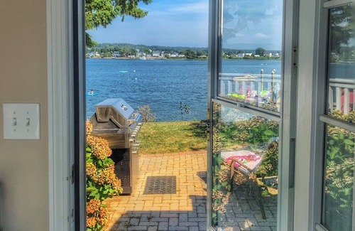 Portsmouth House | Oceanfront Beachhouse with Direct Water Access and Spectacular Panoramic Views