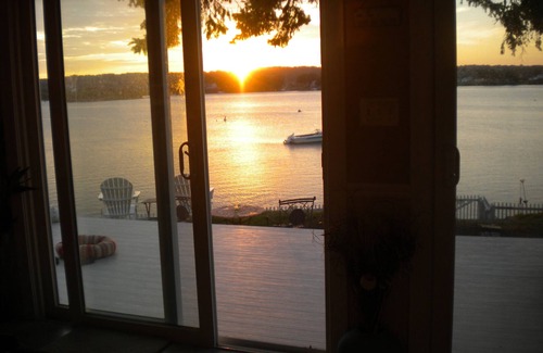 Portsmouth House | Oceanfront Beachhouse with Direct Water Access and Spectacular Panoramic Views