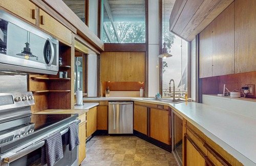 Elk House | Oceanfront Blufftop Home with Incredible Deck & Water Views - Close to Beaches