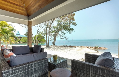 Placencia House | Oceanfront Bungalow with King Bed, Lofted Twins & Outdoor Soaking Tub