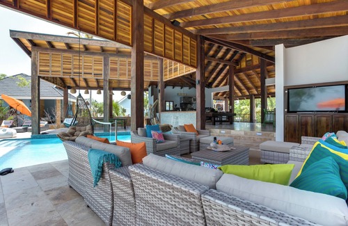Placencia House | Oceanfront Bungalow with King Bed, Lofted Twins & Outdoor Soaking Tub