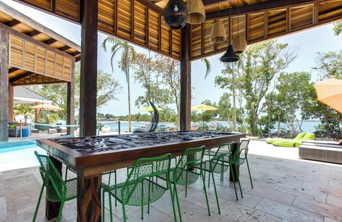 Placencia House | Oceanfront Bungalow with King Bed, Lofted Twins & Outdoor Soaking Tub