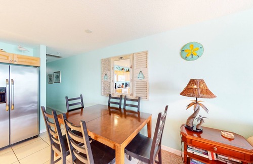 Indian Rocks Beach Condo | Oceanfront condo with WiFi, pool & views - walk to dining & attractions