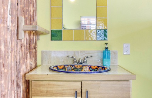 Dangriga Cabin | Oceanfront cabana with private beach, amazing sea view, hammock & partial AC