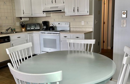 Ocean Park Condo | Oceanfront Condo – Walk to Pier & beach out your front door!