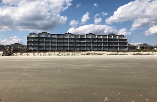 Ocean Isle Beach Condo | Oceanfront condo 2BR direct beach access + pool