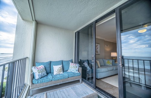 Arcadian Shores Condo | Oceanfront Condo In Quiet, Secured Building + Free Attraction Tickets!