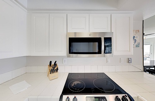 Imperial Beach Condo | Oceanfront condo with direct beach access, pool, hot tub, & private balcony