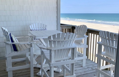 Topsail Beach Condo | Oceanfront Condo Queen’s Grant - WiFi, Pool, Boat Ramp & Dock