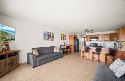Ualapue Apartment | Oceanfront Condo w/Pool & Grills in Molokai!