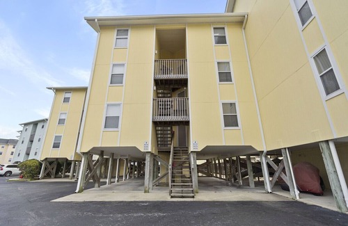 Surf City Condo | Oceanfront Condo w/Views, Pool + Parking