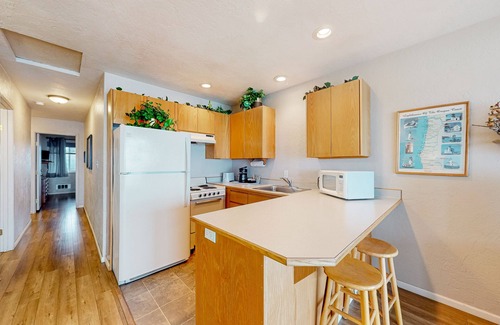 Newport Condo | Oceanfront condo with amazing view, fireplace, balcony & beach access