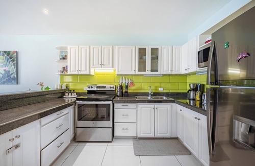 Playa Flamingo Condo | Oceanfront Condo with Pool & Stunning Views