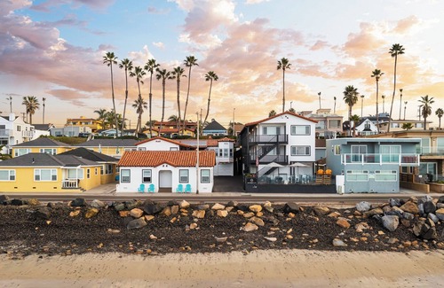 Townsite Condo | Oceanfront Corner Studio with Cal King (306)