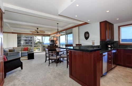 Kaanapali Condo | Oceanfront Corner Unit - #201 - Panoramic Ocean View - Over 165 "5" star reviews