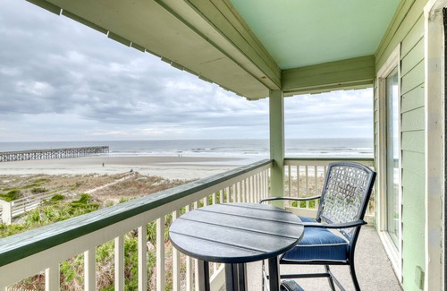 Isle of Palms Villa | Oceanfront corner condo w/spectacular view & shared pool/fishing pier