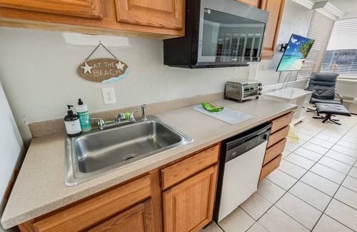 Myrtle Beach Condo | Oceanfront Corner, Low Floor, Ocean Annies, Pools!