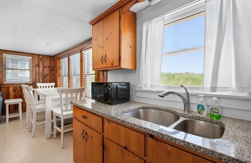East Sandwich Cottage | Oceanfront cottage in Cape Shore Village, a private Association on Cape Cod Bay