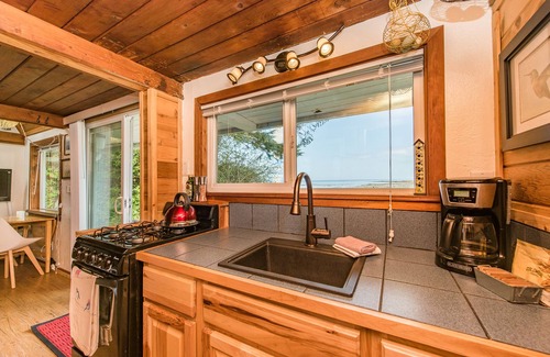 Sekiu Cottage | OceanFront Cottage, Beachwander for miles &/or explore the Olympic National Park