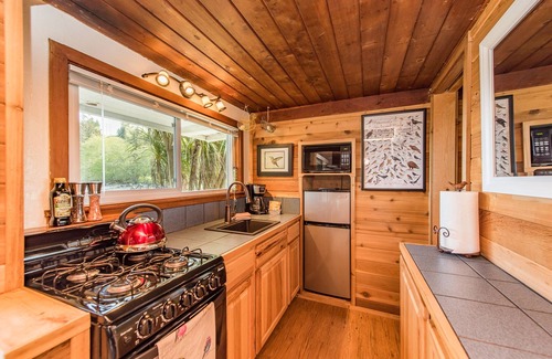 Sekiu Cottage | OceanFront Cottage, Beachwander for miles &/or explore the Olympic National Park