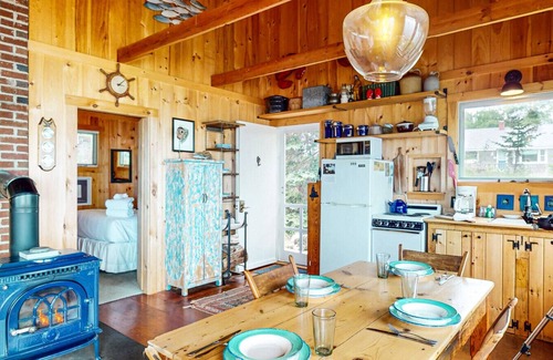 East Boothbay Cottage | Oceanfront Cottage with Panoramic Views | "On the Rocks" Boothbay, Maine