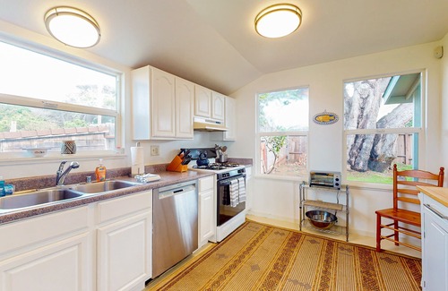 Philo Cottage | Oceanfront cottage with deck, stunning 180-degree views & 7.5 acres