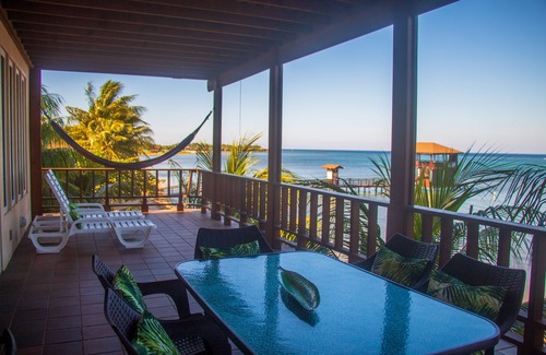 Antoneys Cay House | Oceanfront! Diving, Snorkeling, Kayaking. Turtle Casa BEACH & GAMING SUITES