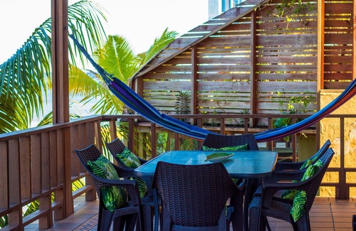 Antoneys Cay House | Oceanfront! Diving, Snorkeling, Kayaking on site. Turtle Casa GAMING SUITE