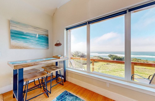 Yachats Cottage | Oceanfront, dog-friendly cottage with amazing view, porch & beach access