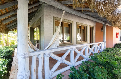 Punta Cana Villa | Oceanfront Eden Roc villa with big pool, butler and golf cart
