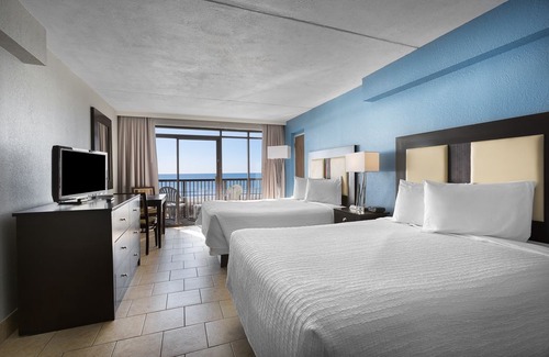 Myrtle Beach Resort | Oceanfront Efficiency w/ Great View + Official On-Site Rental Privileges