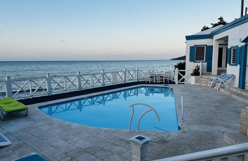 North Star House | Oceanfront Family/Group Villa: Scuba Dive, Snorkel, & Relax to Stunning Sunsets!