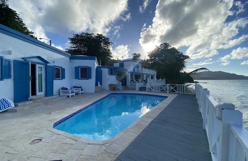 North Star House | Oceanfront Family/Group Villa: Scuba Dive, Snorkel, & Relax to Stunning Sunsets!