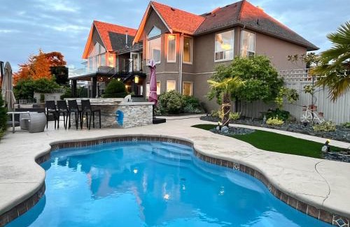 Regional District of Nanaimo Villa | Oceanfront Gated villa