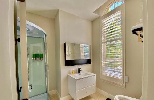 Regional District of Nanaimo Villa | Oceanfront Gated villa